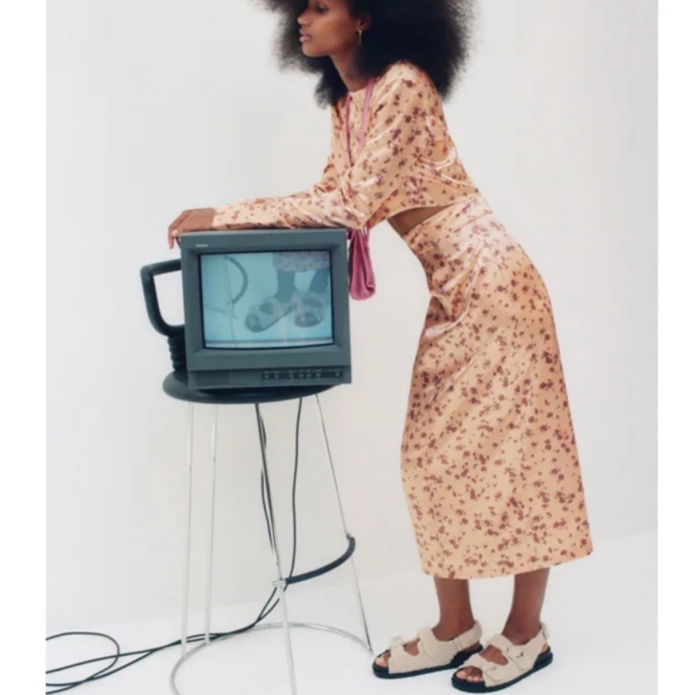 ZARA 90’s style peach/orange satin like midi skirt.